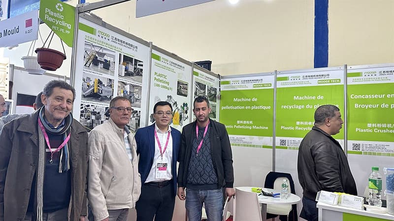 MOOGE booth with international customers at an exhibition