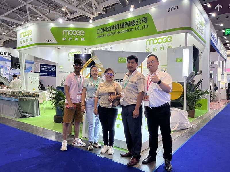 International partners visiting the MOOGE exhibition booth